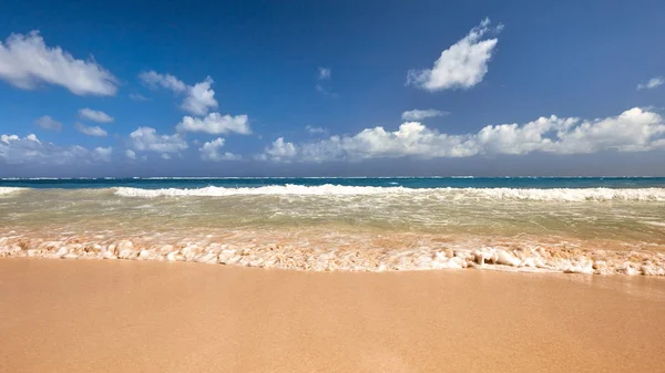 Soft Wave Blue Ocean Sandy Beach Antecedentes Salpicadura Olas Playa — Foto de Stock