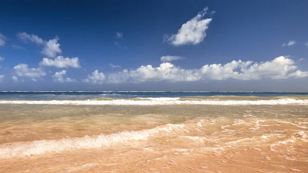Soft Wave Blue Ocean Sandy Beach Antecedentes Salpicadura Olas Playa — Foto de Stock