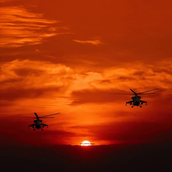 Combat helicopter against warm sunset — Stock Photo, Image