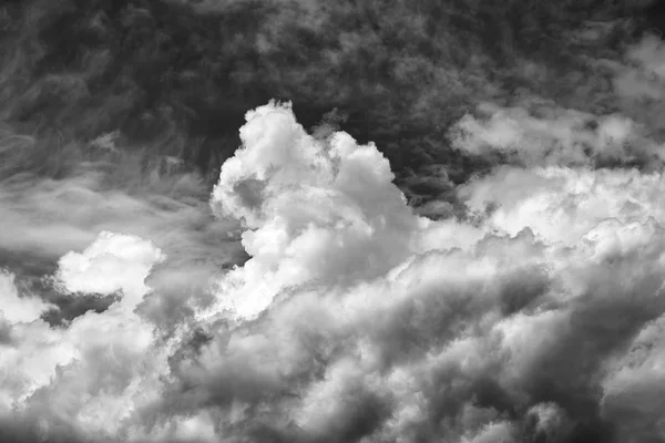 Hermosa nube de tormenta. Fondo de nubes de tormenta — Foto de Stock