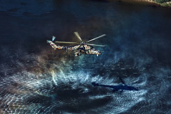 Επίθεση ελικόπτερο mi-35p σε πτήση, θέα από ένα παράλληλο ελικόπτερο — Φωτογραφία Αρχείου