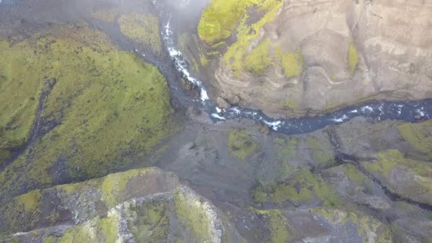 海佛斯瀑布在冰岛的高地 空中俯瞰 陆地公园峡谷瀑布的戏剧性景观 未分级的Dji Cinelike镜头 — 图库视频影像