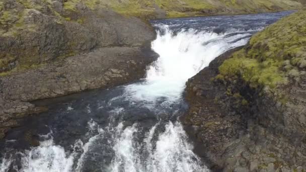 Haifoss Waterval Hooglanden Van Ijsland Luchtfoto Dramatische Landschap Van Waterval — Stockvideo