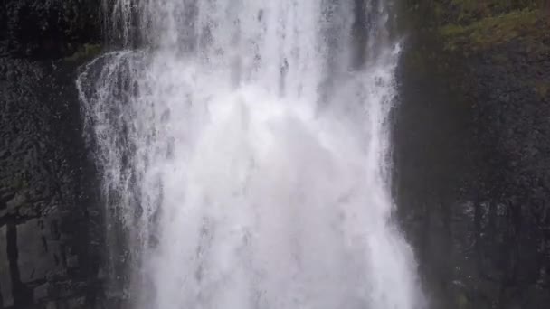 Haifoss Waterval Hooglanden Van Ijsland Luchtfoto Dramatische Landschap Van Waterval — Stockvideo