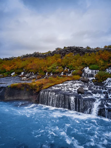 Απίστευτα Όμορφη Hraunfossar Καταρράκτη Καταρράκτες Λάβας Καταρράκτη Που Ρέει Κάτω — Φωτογραφία Αρχείου