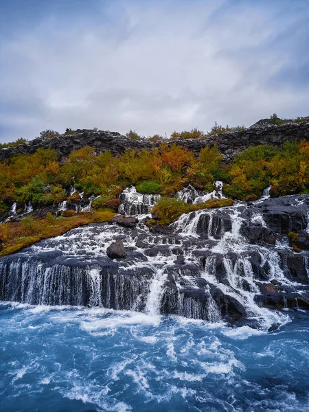 Невероятно Красивый Водопад Храунфоссар Водопады Лавы Водопад Стекающий Лавовых Полей — стоковое фото