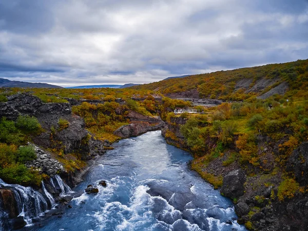 Nanılmaz Güzel Hraunfossar Şelalesi Lav Şelaleleri Hvita Nehrinin Kanyonundaki Lav — Stok fotoğraf