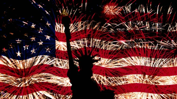 Contesto Patriottico Statua Della Libertà Sullo Sfondo Dei Fuochi Artificio — Foto Stock