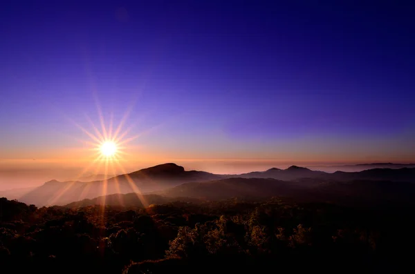 Power Sunrise Mountain Peak Looks Warm Calm Morning — Stock Photo, Image