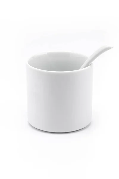 一个迷你白色碗与勺子和打开盖在设置 — 图库照片