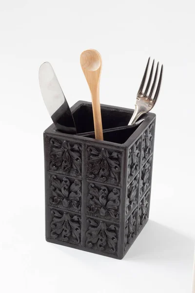 Siyah çatal bıçak seti, yukarıdan manzara. Asgari, minimalizm, minimalist tarzda. Doğal, organik