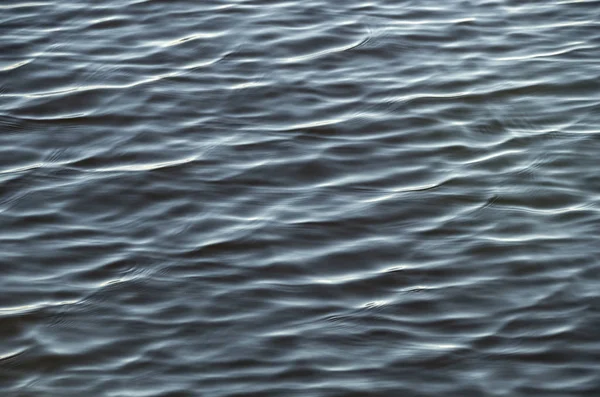 Doku dalgalar parlama su