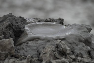 Abşeron Yarımadası'nın çamur volkanlar patlak