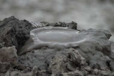 Abşeron Yarımadası'nın çamur volkanlar patlak
