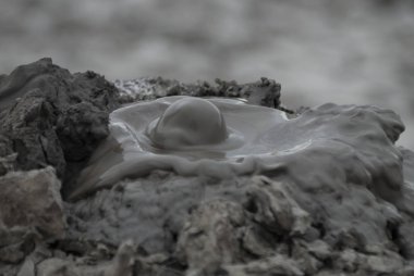 Abşeron Yarımadası'nın çamur volkanlar patlak