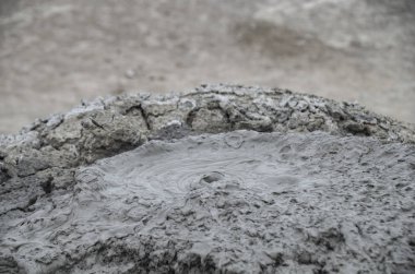 Abşeron Yarımadası'nın çamur volkanlar patlak