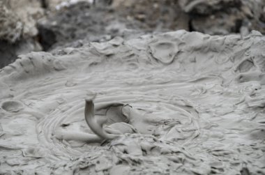 Abşeron Yarımadası'nın çamur volkanlar patlak