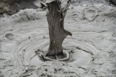 Abşeron Yarımadası'nın çamur volkanlar patlak