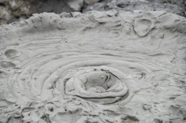 Abşeron Yarımadası'nın çamur volkanlar patlak
