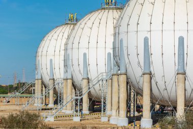 Benzin deposu için özel yuvarlak tanklar.