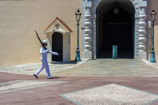 Guards in front of the Palace of Monaco — Stock Photo, Image