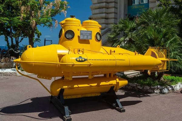 Turister Besöker Oceanografiska Institutet Museum Furstendömet Monaco Med Gul Ubåt — Stockfoto