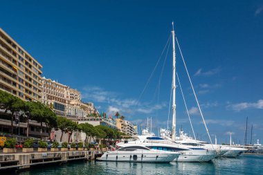 Monte Carlo, Monaco - 13 Haziran 2019 Monte Carlo Fransız Riviera 'sı boyunca Maritime Alpleri' nin eteklerinde yer alan bir şehir..
