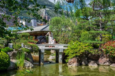 Monte Carlo, Monako - 13 Haziran 2019: Monako 'daki bu Japon bahçesi, Zen tasarımının en katı ilkelerine uygun olarak 1994 yılında kuruldu.