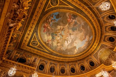 Versailles, Fransa - 27 Ağustos 2019 Versailles Sarayı Kraliyet Operası. UNESCO 'nun Dünya Mirasları listesine eklendi.