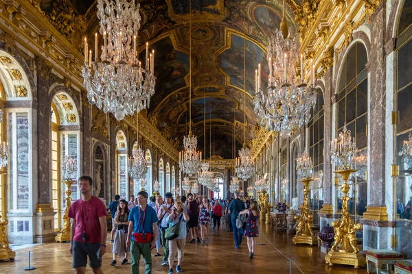 Версаль Франція Серпня 2019 Люди Які Відвідують Зал Дзеркал Версалі — стокове фото