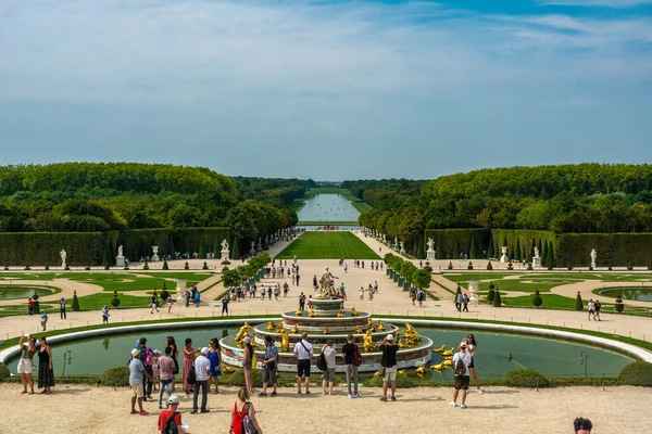 Versailles Frankrijk Augustus 2019 Toeristen Bezoeken Latona Fontein Een Prachtig — Stockfoto