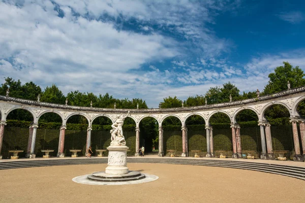 Versalles Francia Agosto 2019 Arboleda Del Colonnade Estatua Los Jardines — Foto de Stock
