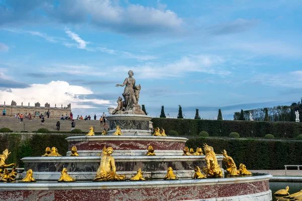 Версаль Франция Августа 2019 Года Туристы Посетившие Фонтан Латона Великолепный — стоковое фото