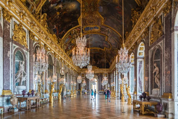 Versailles France August 2019 People Visiting Hall Mirrors Palace Versailles — Stock Photo, Image