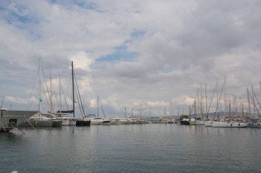 Yunanistan. Atina: 17 Haziran 2018: Marina Alimos. Havadan görünümü. Sabah otopark Yatlar. 
