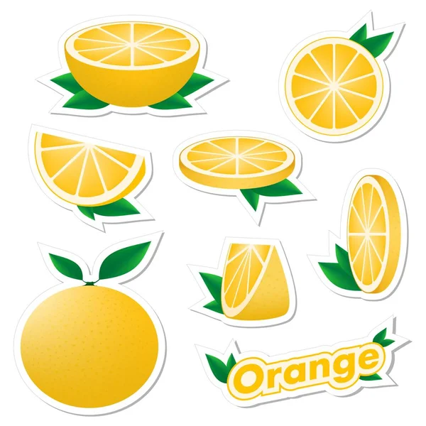 Taze limon dilimli çıkartmaları ve yeşil yaprakları ile deri ile tüm turuncu meyve beyaz bir arka plan üzerinde ayarlayın. Sağlıklı beslenme kavramı. 