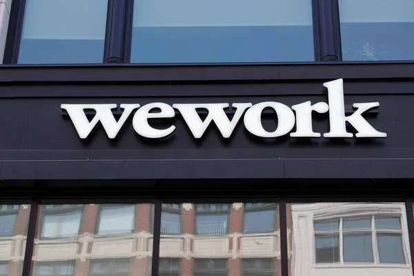 Detroit, Michigan/Abd 26 Temmuz 2019: Detroit şehir merkezinde wework dış işaret, Michigan, Temmuz 26, 2019