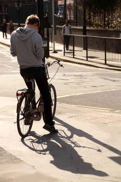 Radfahren Einer Städtischen Umgebung — Stockfoto