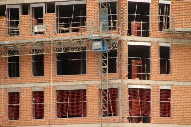 Kentsel bir çevrede inşaat alanı