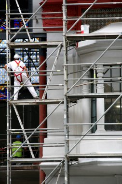 Kentsel bir çevrede inşaat alanı