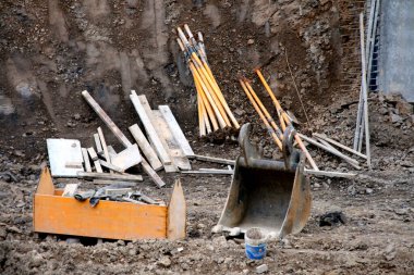 Kentsel bir çevrede inşaat alanı