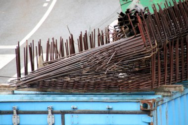 Kentsel bir çevrede inşaat alanı