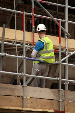 Kentsel bir çevrede inşaat alanı