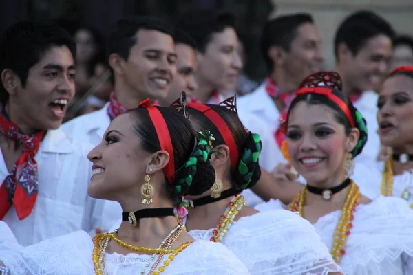 祭りでメキシコの民俗舞踊 — ストック写真