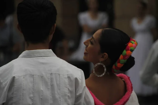 Mexikanischer Volkstanz Bei Einem Fest — Stockfoto