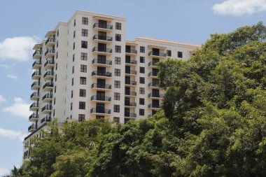 Miami şehir merkezinde bir bina.