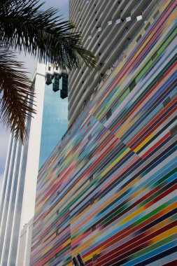 Miami şehir merkezinde bir bina.