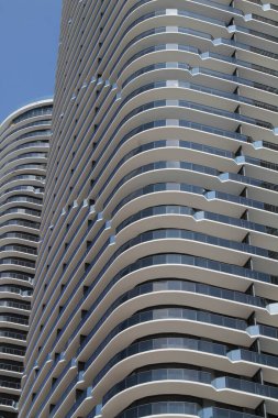 Miami şehir merkezinde bir bina.