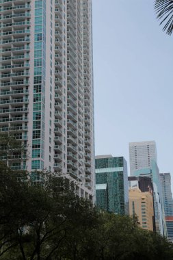 Miami şehir merkezinde bir bina.