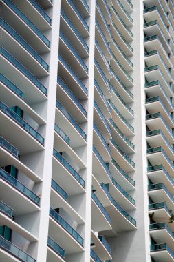 Miami şehir merkezinde bir bina.